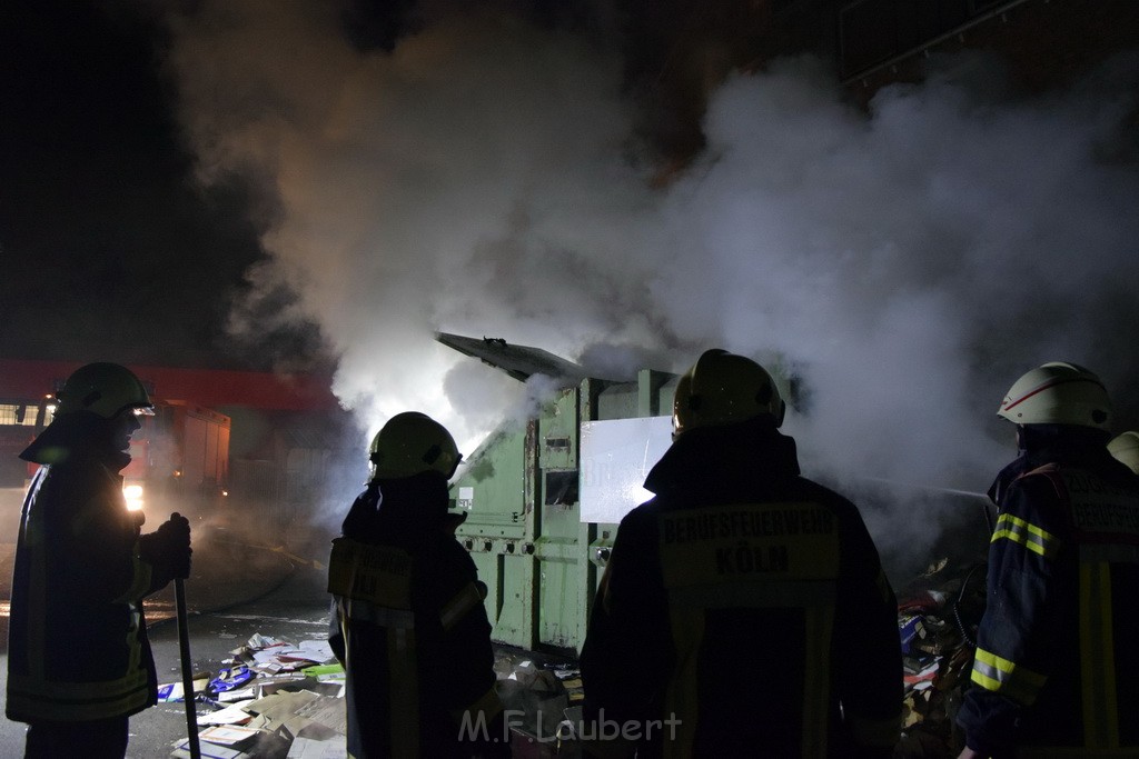 Feuer Papp Presscontainer Koeln Hoehenberg Bochumerstr P263.JPG - Miklos Laubert